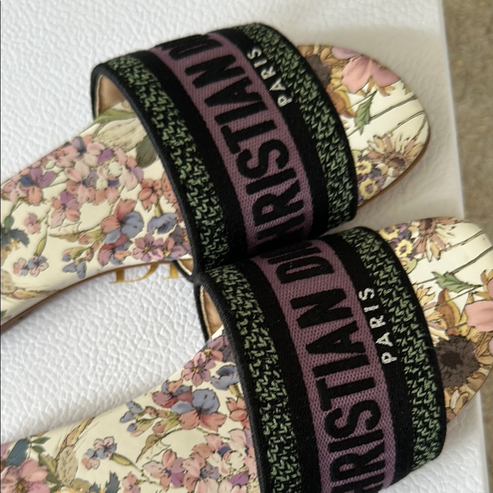 Dior Black and Cream Sandals with Floral Footbed - Picture 2 of 5